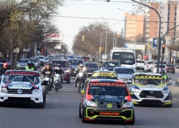 Los autos de Turismo Pista y las Pick Up pasearon por las calles de Río Cuarto