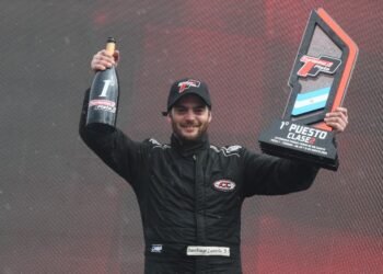 A lo campeón: Santiago Lantella se quedó con la final de Clase 2 de Turismo Pista