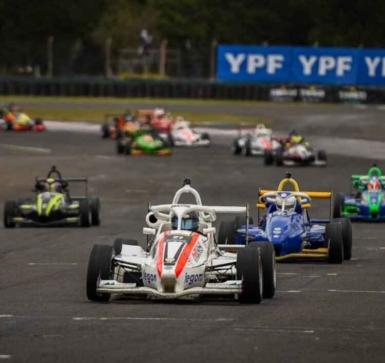Fórmula Nacional: “Siempre es positivo sumar pilotos jóvenes y ayudarlos a cumplir sus objetivos”