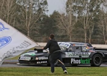 TC Pista Mouras: Iñaki Arrias llevó bien arriba a su Ford en La Plata
