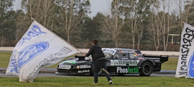TC Pista Mouras: Iñaki Arrias llevó bien arriba a su Ford en La Plata