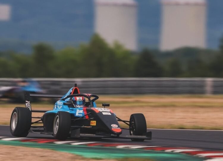 F4 Checa: el argentino Gino Trappa ganó tras una increíble remontada