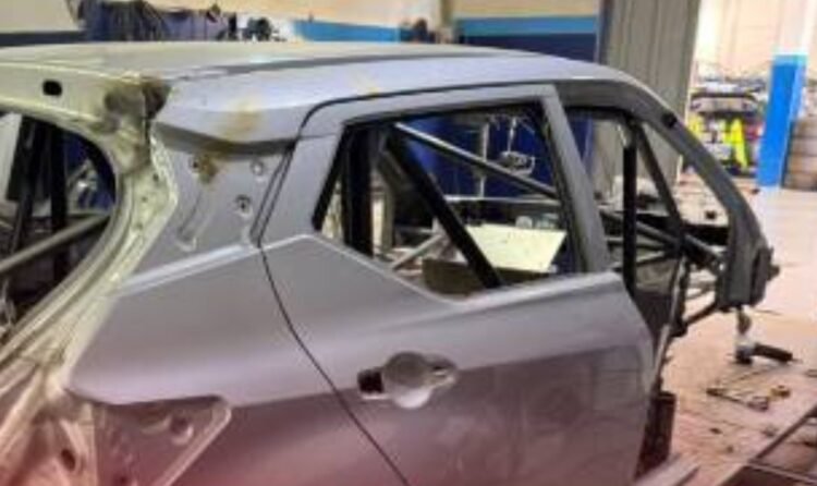 TC2000: en el taller de Eduardo Fernández avanza la construcción de un Nissan Kicks