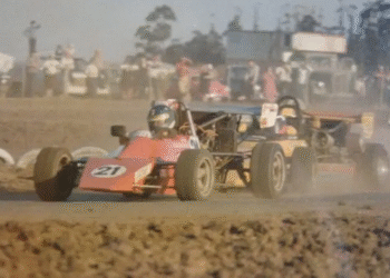 A 42 años de una carrera que cambió la historia: la primera vez del “Gurí” Martínez con buzo y casco en un circuito