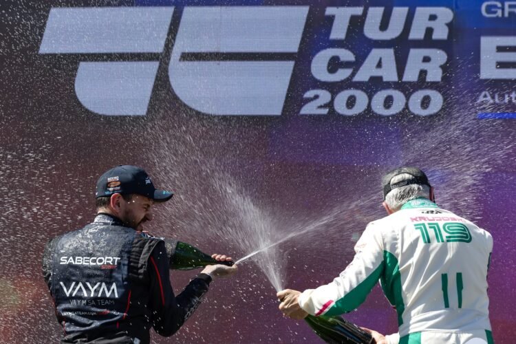 Finde de felicidad: “Josito” Di Palma repitió el triunfo en el Turismo Carretera 2000