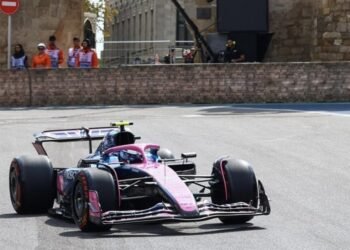 F1 en Bakú: Norris fue el más rápido y Colapinto quedó 19°  por delante de su compañero, en el primer entrenamiento