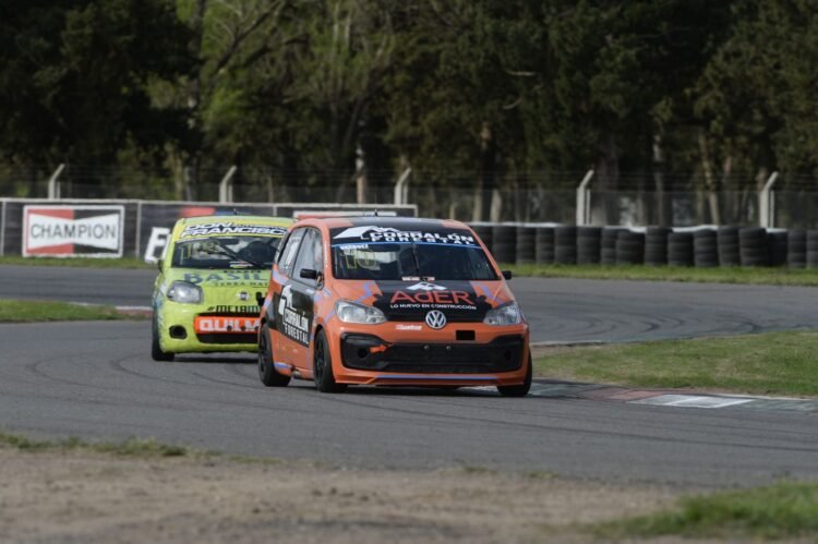 Spinella, Francisco Calo y Pablo Vázquez ganaron las series de la Clase Dos del Turismo Pista