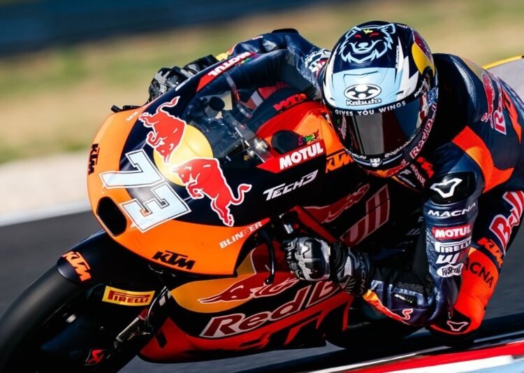 Moto3 en Misano: Valentin Perrone luchó por el triunfo hasta el final, un toque lo dejó sexto