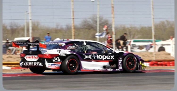 En una entretenida pelea, Agrelo se quedó con la tercera serie del Turismo Carretera