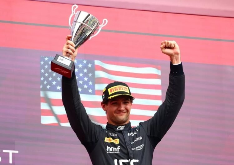 Jack Crawford ganó la carrera principal de F2 en Bakú