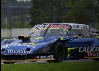 TC Mouras en La Plata: Lucas Carabajal marcó la vuelta más rápida bajó una intensa lluvia