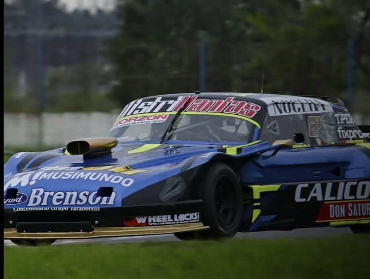 TC Mouras en La Plata: Lucas Carabajal marcó la vuelta más rápida bajó una intensa lluvia