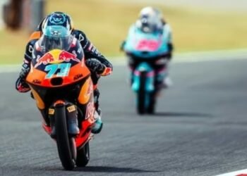 Moto 3: Valentín Perrone llegó a liderar la final, pero debió conformarse con un 4° puesto