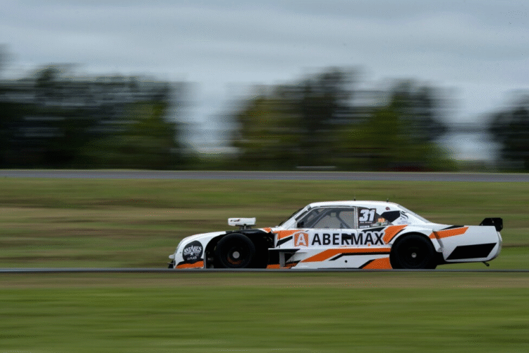 Turismo 4000 Argentino en Paraná: en una apasionante final, Juan Urbieta se llevó un histórico triunfo
