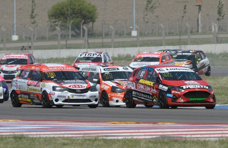 Nicolás Pezzucchi se llevó la victoria en la Clase Tres del Turismo Pista