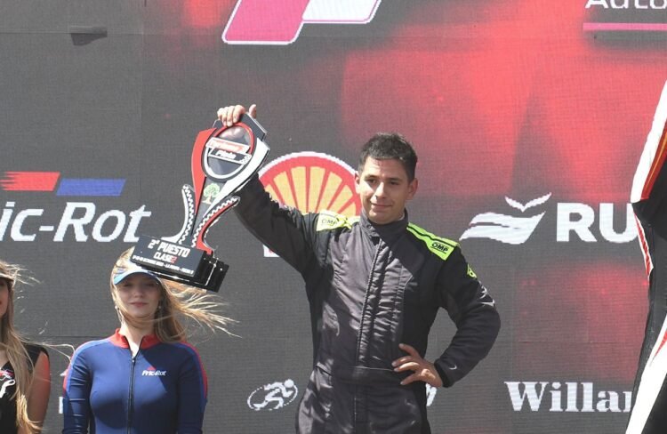Thomas Marchesin heredó el triunfo en la carrera de la Clase Dos del Turismo Pista
