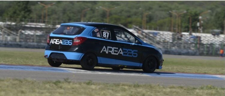 Valentino Spinella se quedó con la clasificación general de la Clase Dos del Turismo Pista