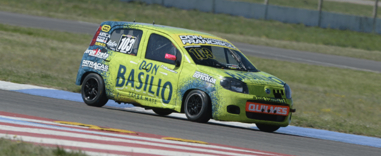 Thomas Marchesin y su Fiat Uno Way comandaron los entrenamientos de la Clase Dos del Turismo Pista