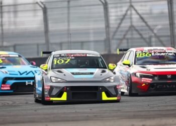 Guerrieri y Girolami se mantuvieron entre los mejores diez en la primera carrera de TCR World Tour en China