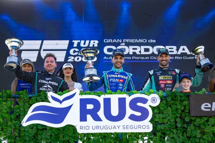 “Triplete” de Honda en el podio: Lucas Valle se quedó con la final del Turismo Carretera 2000