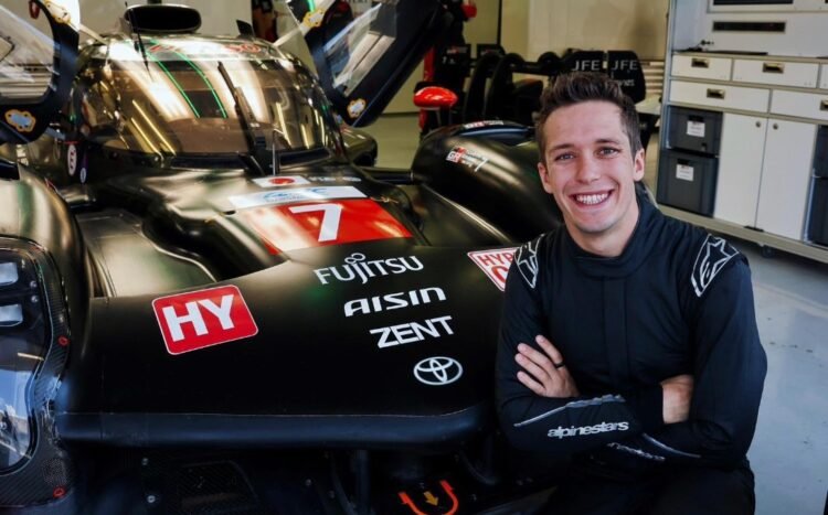 Sacha Fenestraz: “Es un placer manejar un auto así y lo disfruté muchísimo”