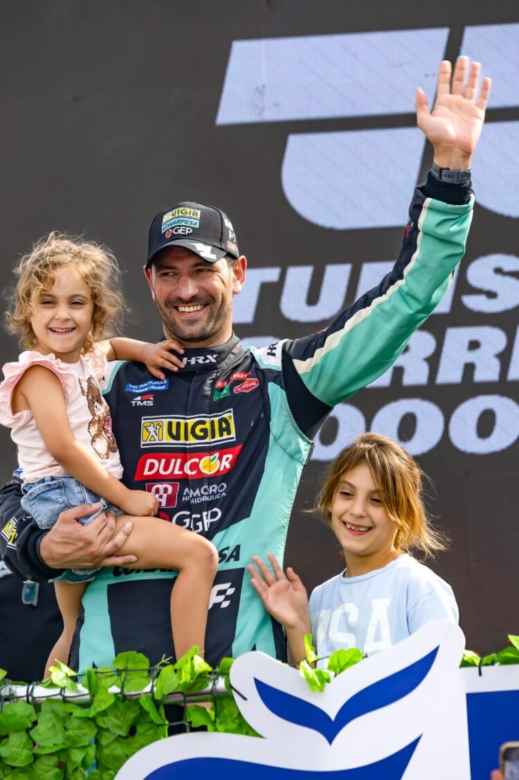 Turismo Carretera 2000: Ardusso ganó en Mendoza y el campeón se definirá en la carrera del domingo