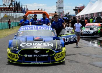 TC en Paraná: Nicolás Trosset con el Mustang dominó el primer entrenamiento