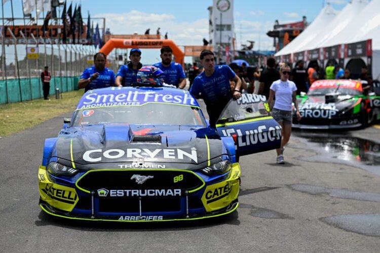 TC en Paraná: Nicolás Trosset con el Mustang dominó el primer entrenamiento