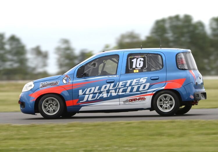 Juan Cruz Paulides y el Fiat Uno Way dominaron la primera clasificación de la Clase Dos del Turismo Pista