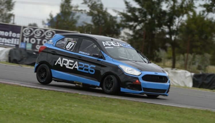 Turismo Pista: Valentino Spinella y su Ford Ka prevalecieron en la clasificación general de la Clase Dos