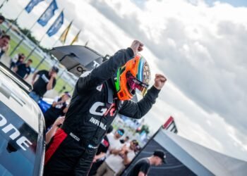 Matías Rossi voló en Uruguay y se quedó con la pole en el TC2000