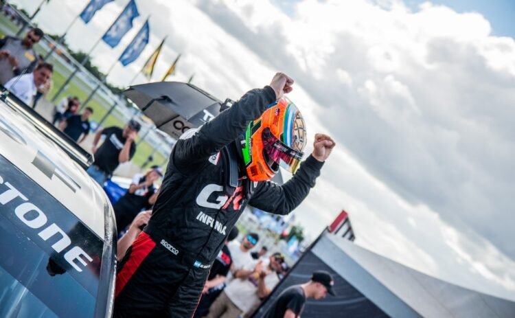 Matías Rossi voló en Uruguay y se quedó con la pole en el TC2000