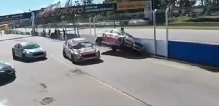 Clase 3: el peligroso accidente que se generó en la calle de boxes de Río Cuarto