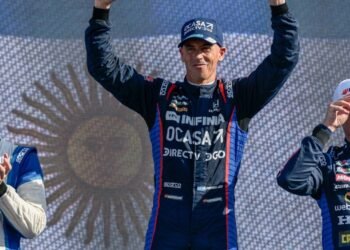 ¡Grande Tanito!: Leonel Pernía ganó en Brasil y se consagró campeón del TCR South America
