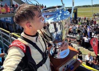 Domingo de gloria en La Plata: Tomás Vitar ganó y se consagró campeón de la Clase Tres del Turismo Pista