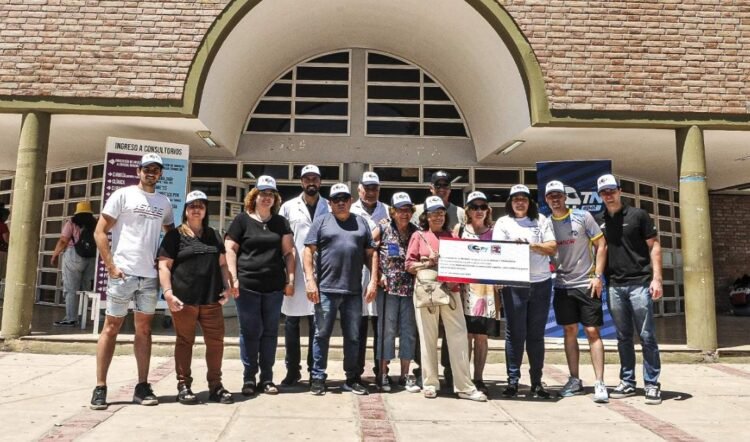 Autoridades y pilotos del TN Apat realizaron una acción solidaria en su visita a San Martín