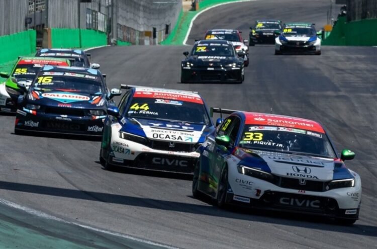 TCR South America: “1-2” para Honda con Piquet Jr. y Pernía en lo más alto del podio en Interlagos