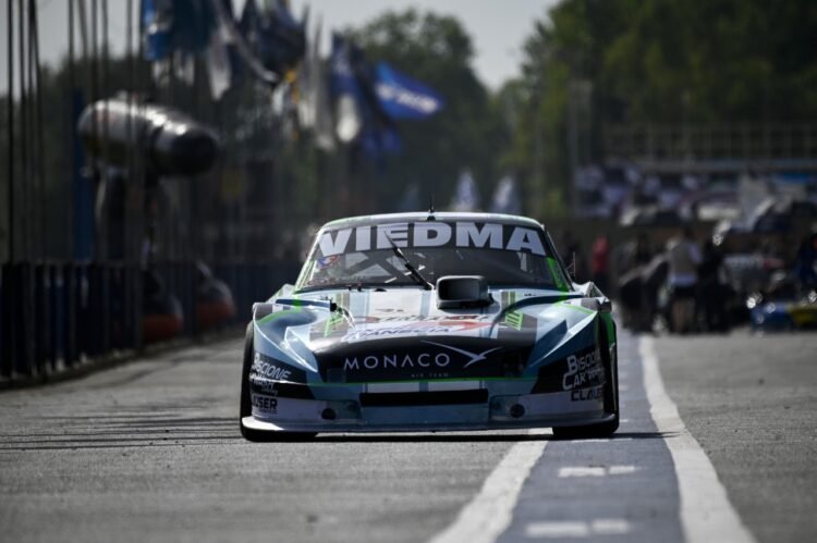 Otra vez Ochoa: el piloto de Viedma dominó el segundo entrenamiento del TC Pista