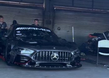 Primera prueba para Mercedes Benz: Otto Fritzler y Diego Azar giraron en el autódromo de La Plata