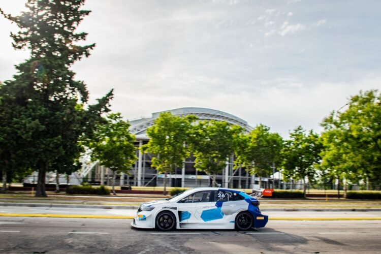 El TC 2000 giró en lo que será la recta más larga del callejero de Buenos Aires