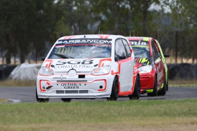 Turismo Pista: Lucas Yerobi se quedó con la clasificación del viernes en la Clase Dos