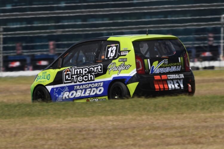 Matías Clapier con VW Up se impuso en la clasificación general de la Clase Dos