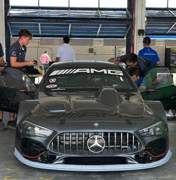 Mercedes Benz probó en La Plata: el equipo fue al Mouras con un solo auto