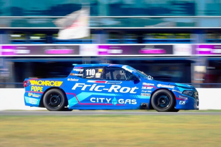 Diego Azar ganó y le dio la primera victoria a la marca italiana en la categoría