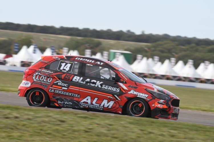 Fabián Mainero con Ford Ka se impuso en la primera clasificación de la Clase Dos