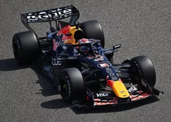 Verstappen lideró la mañana del miércoles en Bahréin y Colapinto tuvo problemas en su Alpine