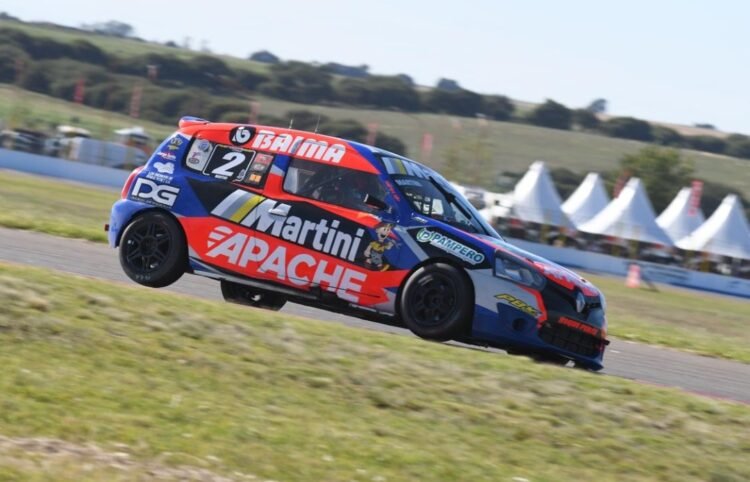 Felipe Martini con su Clio se quedó con la pole de la Clase Tres
