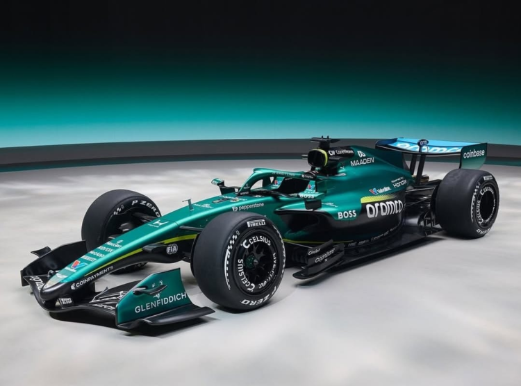 Aston Martin presentó el monoplaza que utilizará esta temporada: es el primero del equipo diseñado por Adrian Newey y tendrá motores Honda