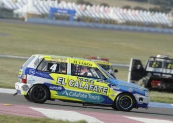 William Bull se quedó con la final de la Clase Uno: la carrera tuvo 10 cambios en la punta
