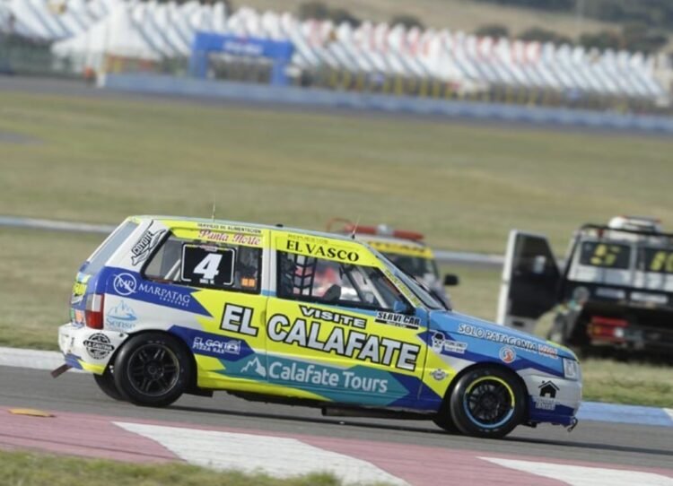 William Bull se quedó con la final de la Clase Uno: la carrera tuvo 10 cambios en la punta
